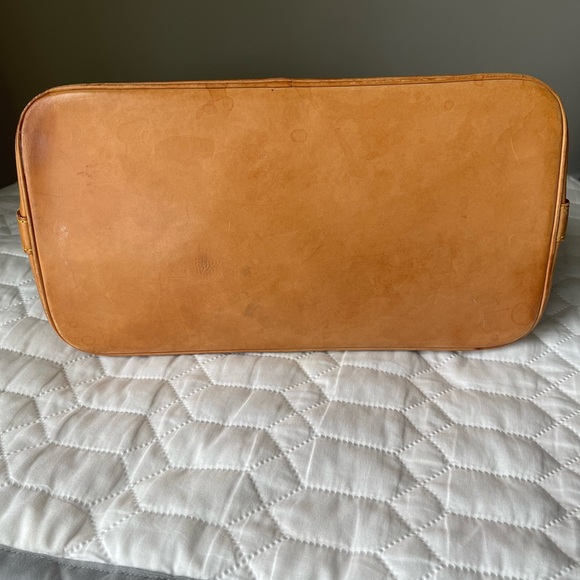 Louis Vuitton Alma Handbag - Picture 10 of 12